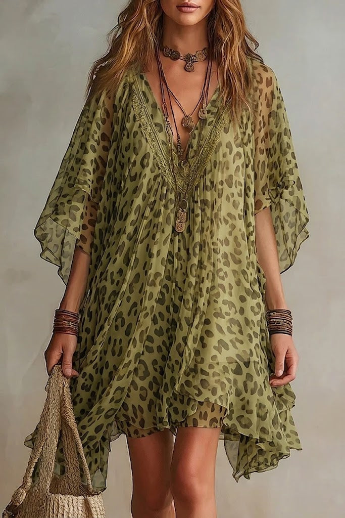 Bianca | Abito in chiffon con stampa leopardata, taglio ampio e fluido, scollo a V