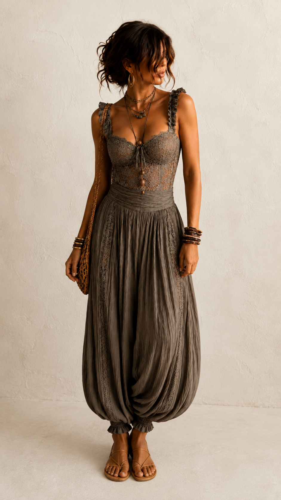 Siena | Completo bandeau in pizzo marrone e pantaloni harem in cotone plissettato