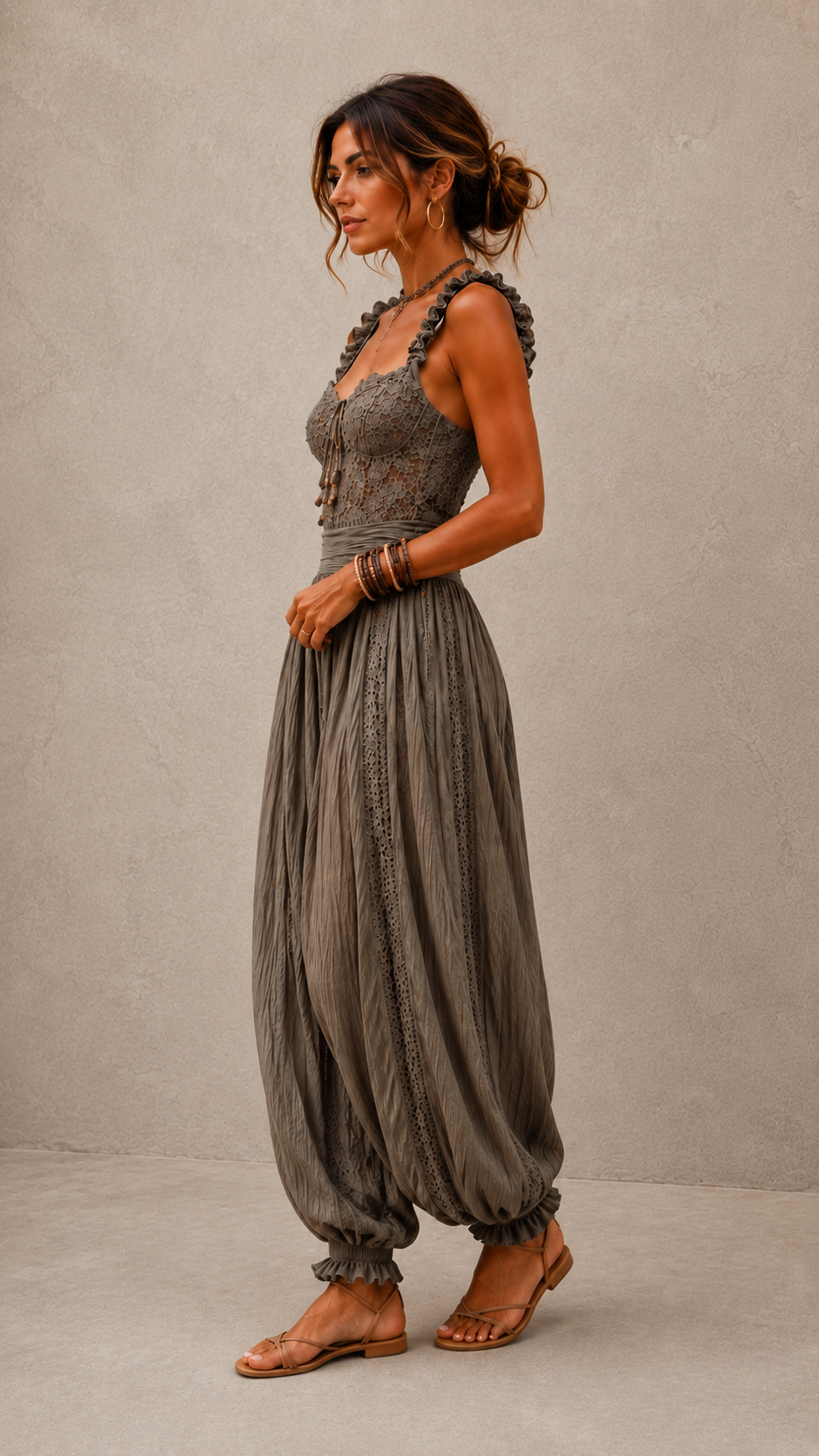 Siena | Completo bandeau in pizzo marrone e pantaloni harem in cotone plissettato