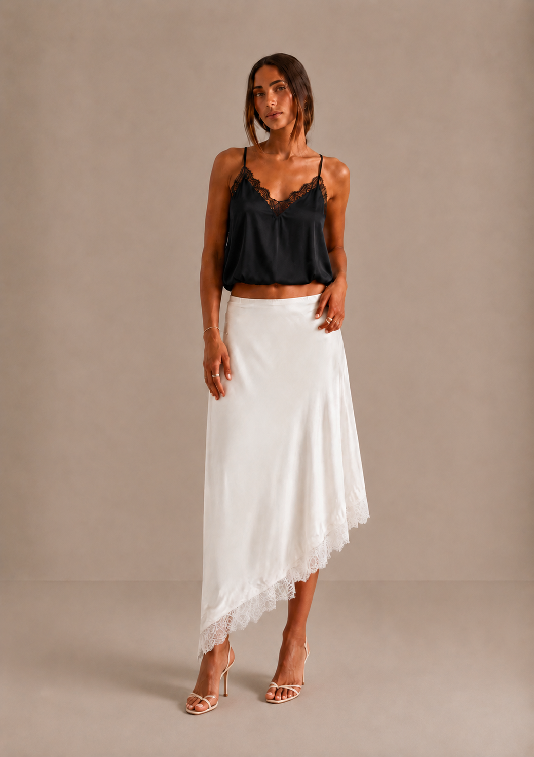 Martina | Gonna midi asimmetrica in raso con pizzo